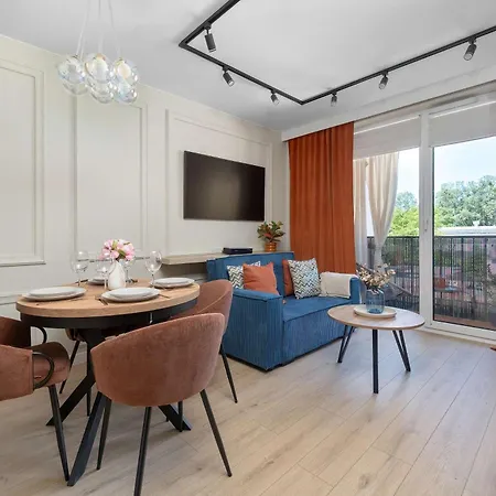 Family With Balcony, Air Conditioning And Parking By Renters Prestige