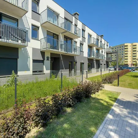 Family With Balcony, Air Conditioning And Parking By Renters Prestige 브로츠와프