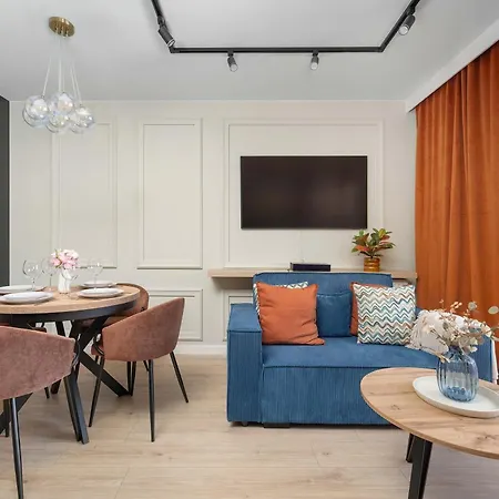 Family With Balcony, Air Conditioning And Parking By Renters Prestige Daire Wroclaw