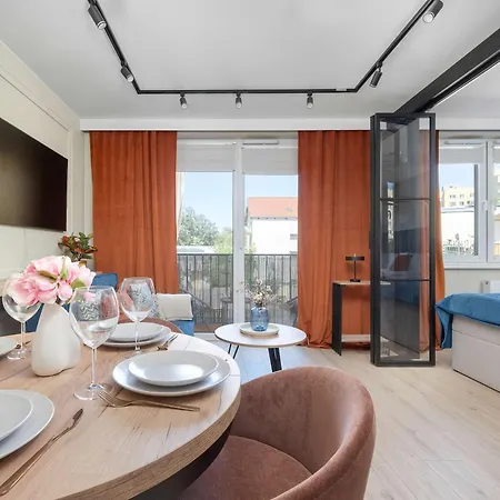 Family With Balcony, Air Conditioning And Parking By Renters Prestige *