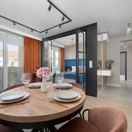 아파트 Family With Balcony, Air Conditioning And Parking By Renters Prestige