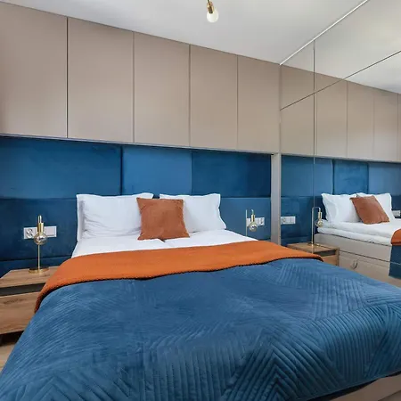 Family With Balcony, Air Conditioning And Parking By Renters Prestige Daire Wroclaw