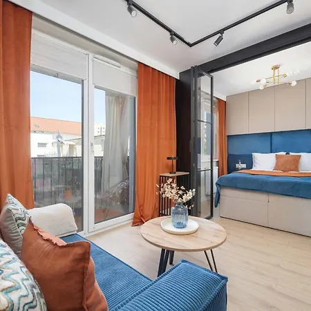 Family With Balcony, Air Conditioning And Parking By Renters Prestige