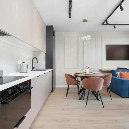 Family With Balcony, Air Conditioning And Parking By Renters Prestige