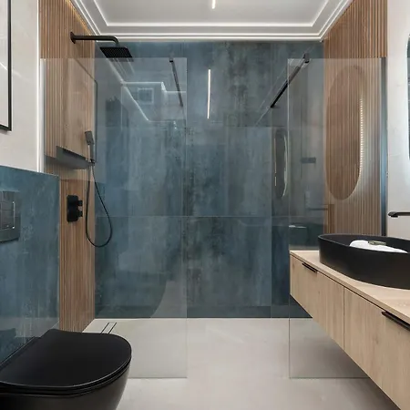 Family With Balcony, Air Conditioning And Parking By Renters Prestige * 브로츠와프